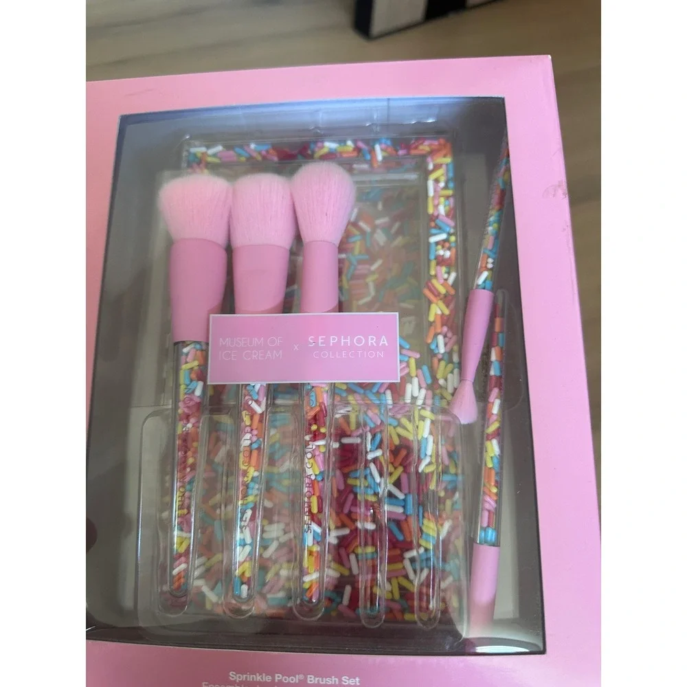 Sephora x Museum of Ice Cream Sprinkle Pool 5 Piece Makeup Brush Set with Case
